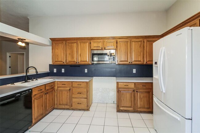 Building Photo - 3701 Harmony Dr