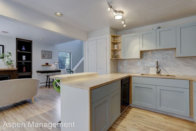 Foto del edificio - 3 br, 2 bath House - 1020 Poplar Ave