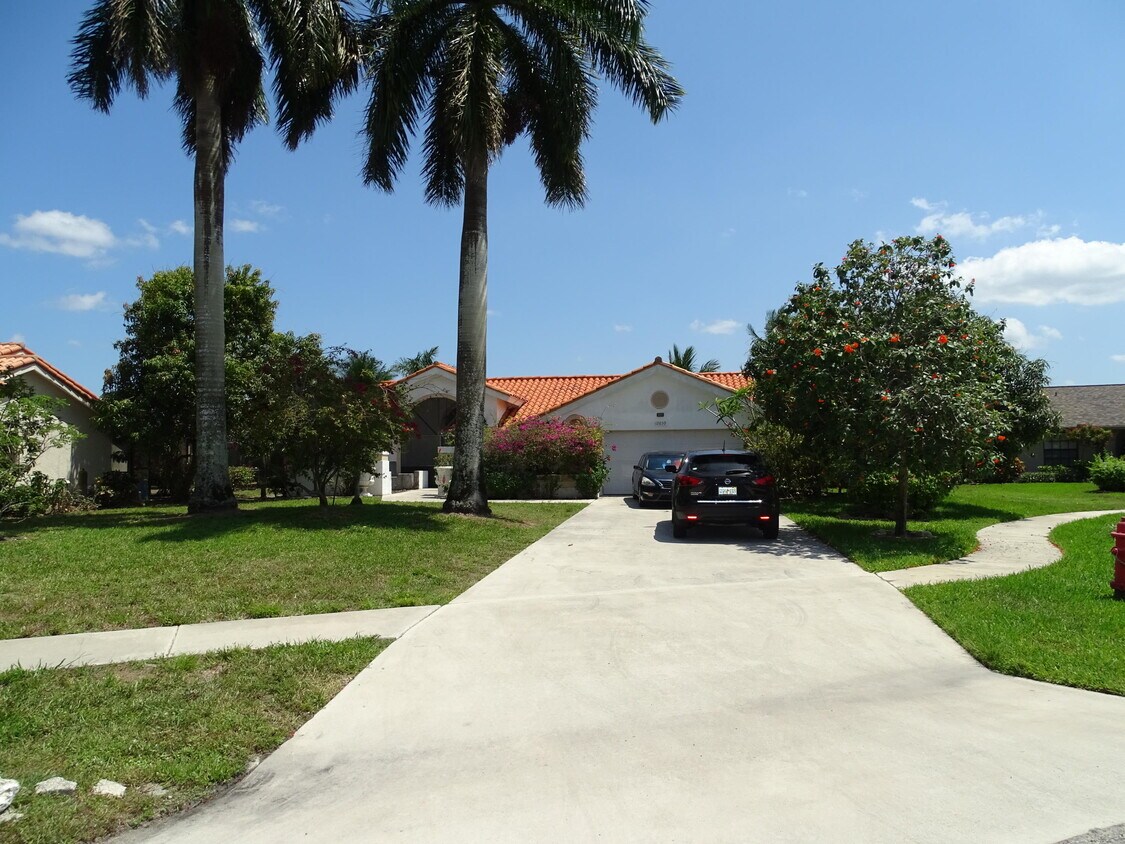 Primary Photo - 12850 Leeds Ct