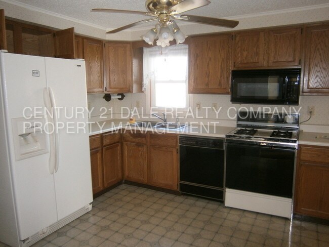 Building Photo - Country Home in Red Lion School District