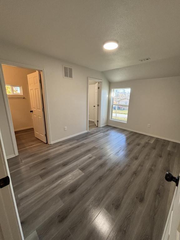 Foto del edificio - 10524 Farm Rd 2180