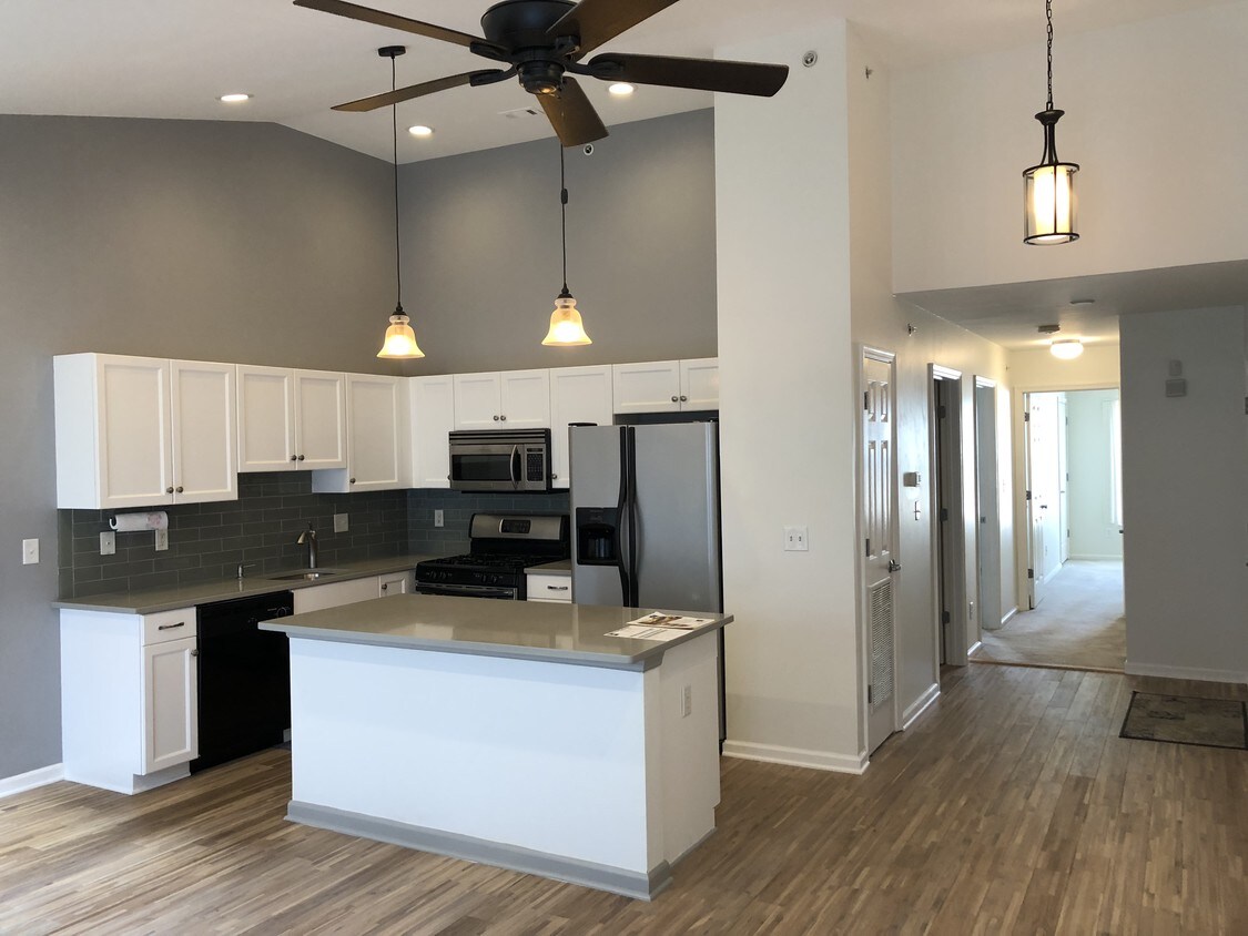 Kitchen/Dining - 5 Soho Dr