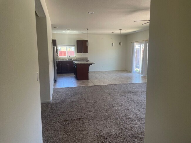 Building Photo - 519 Camelot Dr