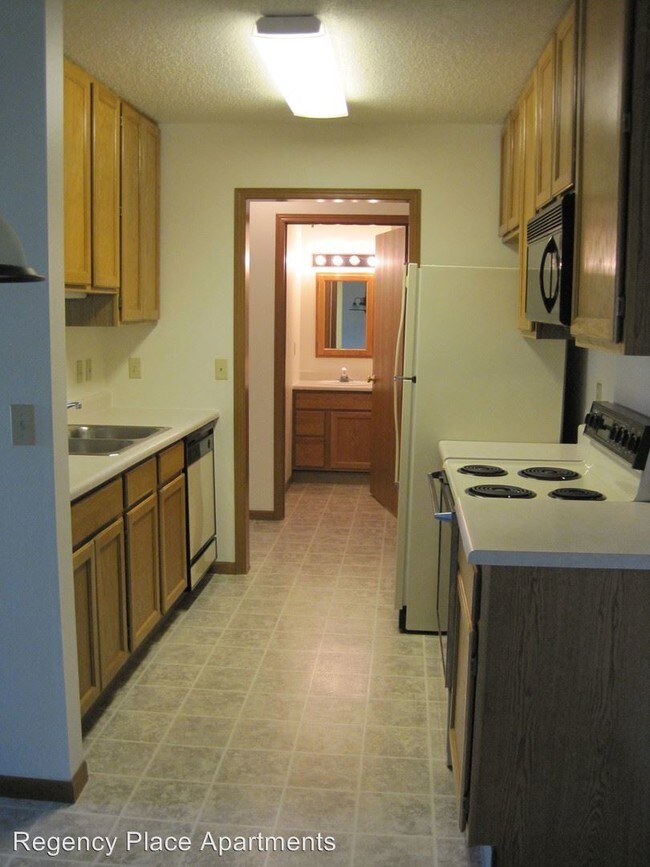Building Photo - 6600 West 43rd Place