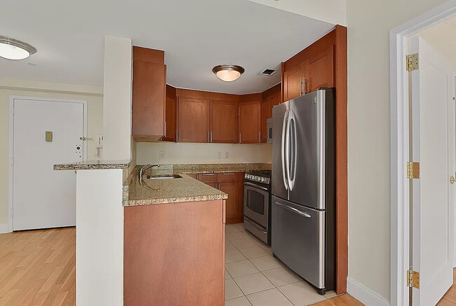 Building Photo - Comfortable Living in a Desirable Area