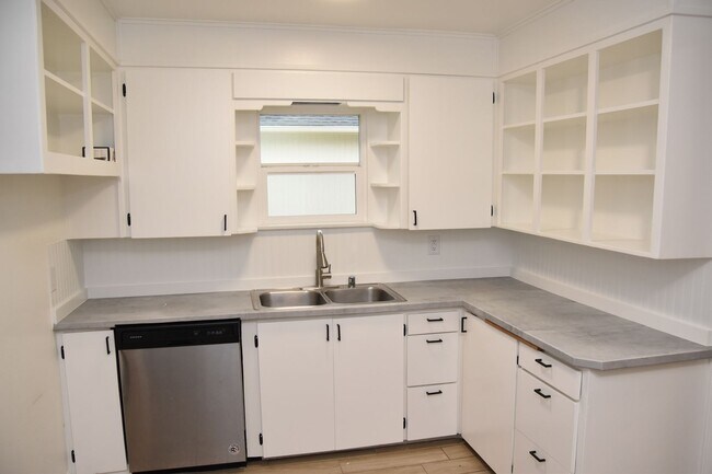 Foto del edificio - Charming 2 Bedroom 1 Bath Tacoma Rambler w...
