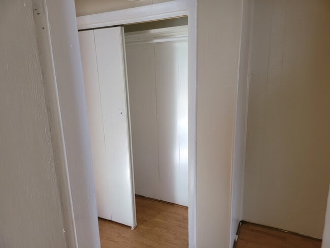 Closet - 309 S Burhans Blvd