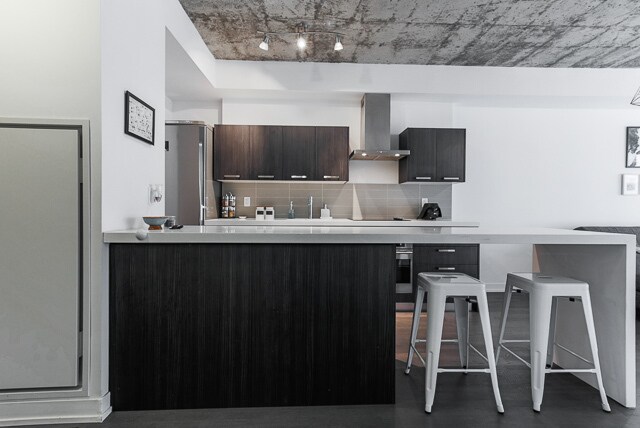 Photo du bâtiment - 560-560 King St W