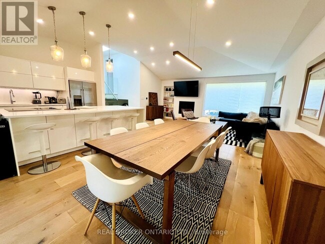 Building Photo - 51 Castlemere Crescent