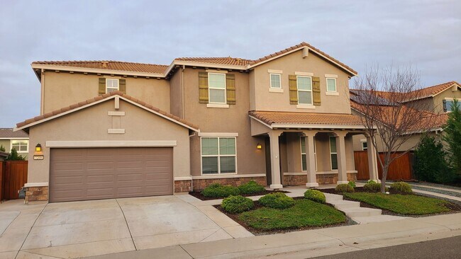 Foto del edificio - Exceptionally Gorgeous Multi-Generational ...