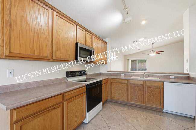 Building Photo - 2440 N Creek Vista Dr