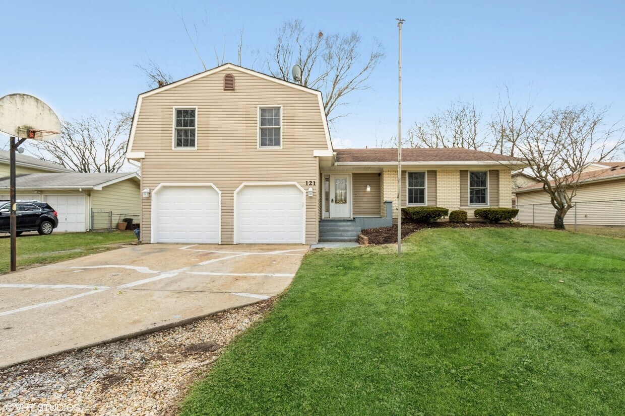 Primary Photo - 121 Richmond Dr