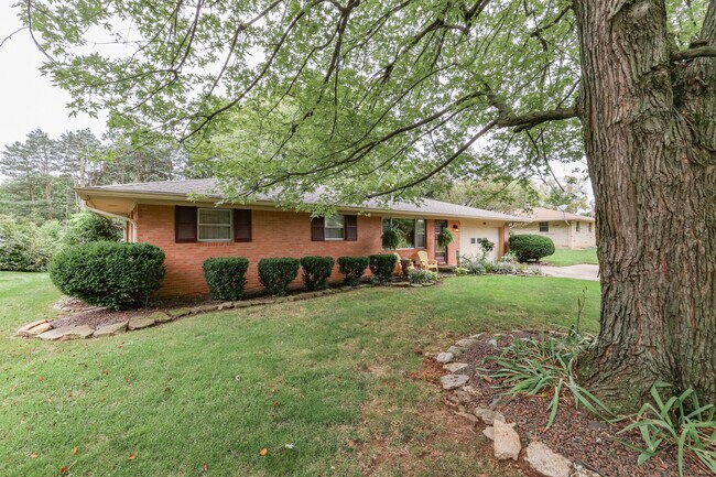 Building Photo - 650 Lindenwood Dr
