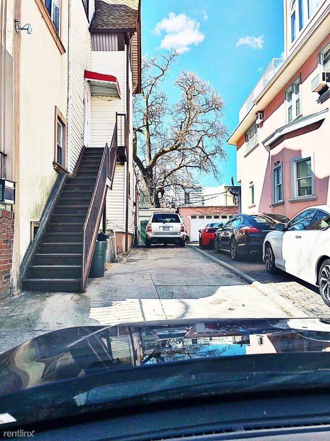 Foto del edificio - 3 br, 2 bath House - 8788 15th Ave