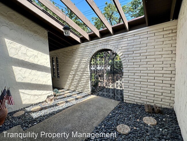 Foto del edificio - 3 br, 2.5 bath House - 6429 Rancho Park Drive