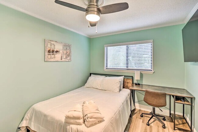Building Photo - Charming 2 Bed/2 Bath Condo in Hilton Head...
