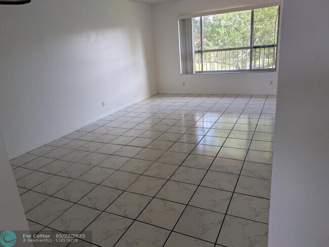 Foto del edificio - 10147 Twin Lakes Dr