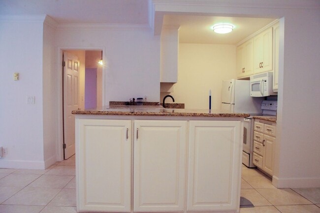 Building Photo - 7777 W 91st St