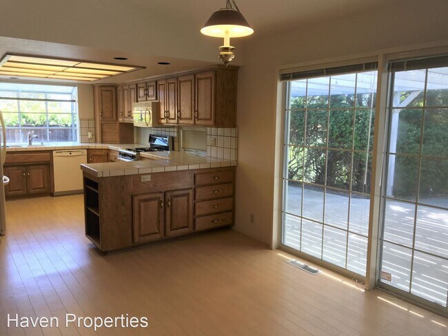 Foto del edificio - 3 br, 2.5 bath House - 391 Montrose Drive