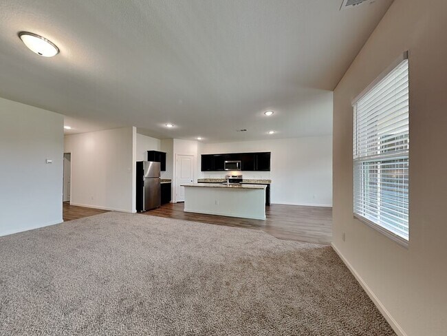 Building Photo - 204 Gypsum Ln