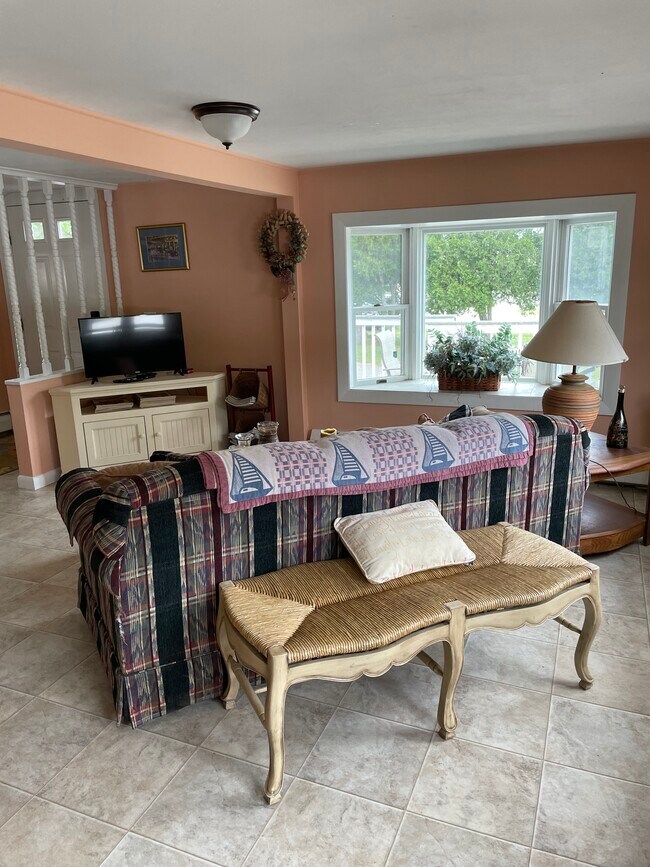 Building Photo - 161 Shore Rd