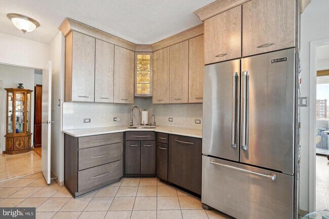 Foto del edificio - 4141 Henderson Rd