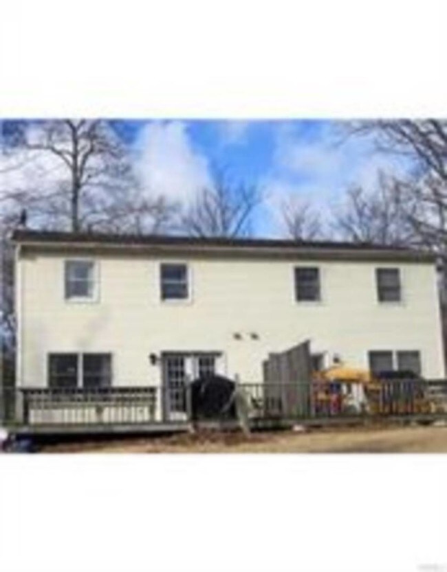 Building Photo - 32 Stonybrook Rd