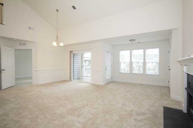 Foto del edificio - Stunning Penthouse Condo w/ Loft in 55+ Co...