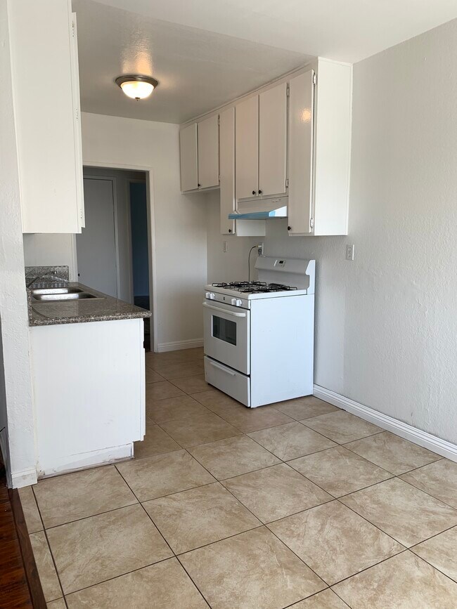 7105 Ethel Ave Unit 8, North Hollywood, CA 91605 Apartments in North