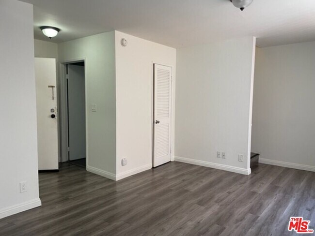 Foto del edificio - 641 Normandie Ave