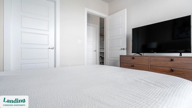 Building Photo - 15950 Chase Hill Blvd