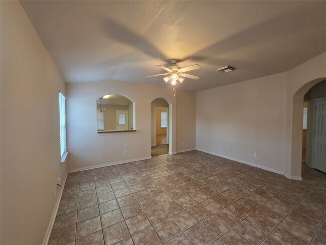 Building Photo - 2403 Pinpoint Dr