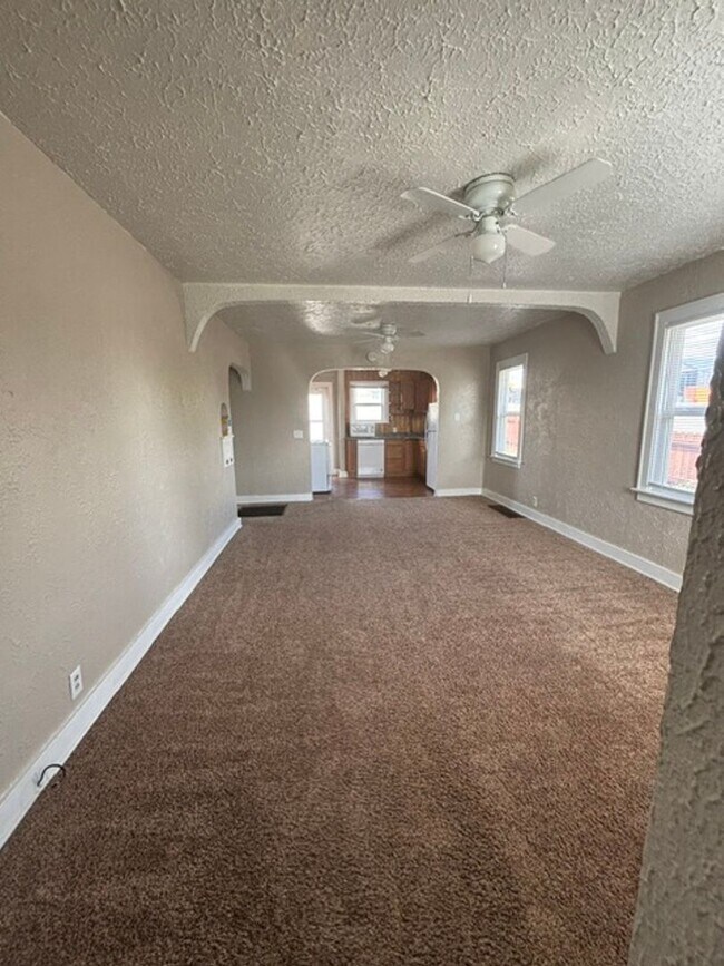 Foto del edificio - 2110 E 13th St