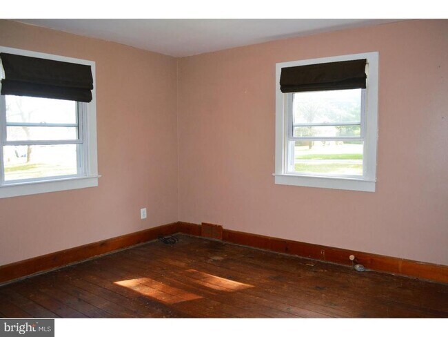 Building Photo - 489 Taylor Rd