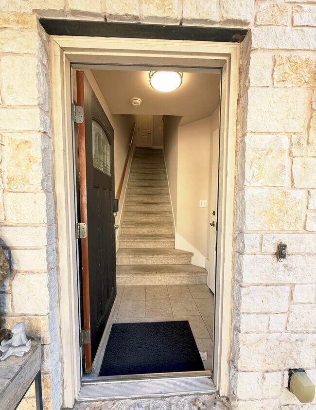 Foto del edificio - 13420 Lyndhurst St