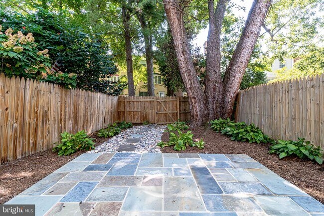 Building Photo - 1109 Wimbledon Dr