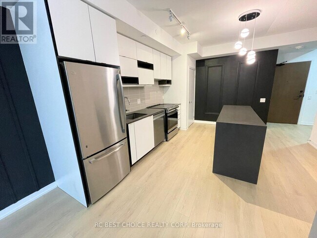 Photo du bâtiment - 4065 Confederation Pkwy