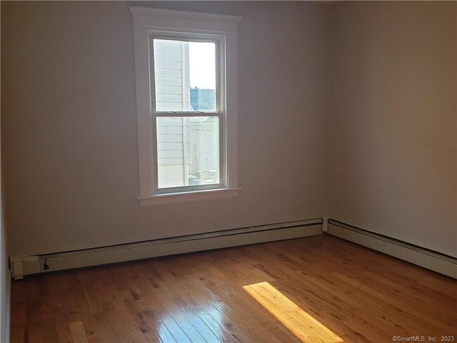 Foto del edificio - 102 Fairfield Ave