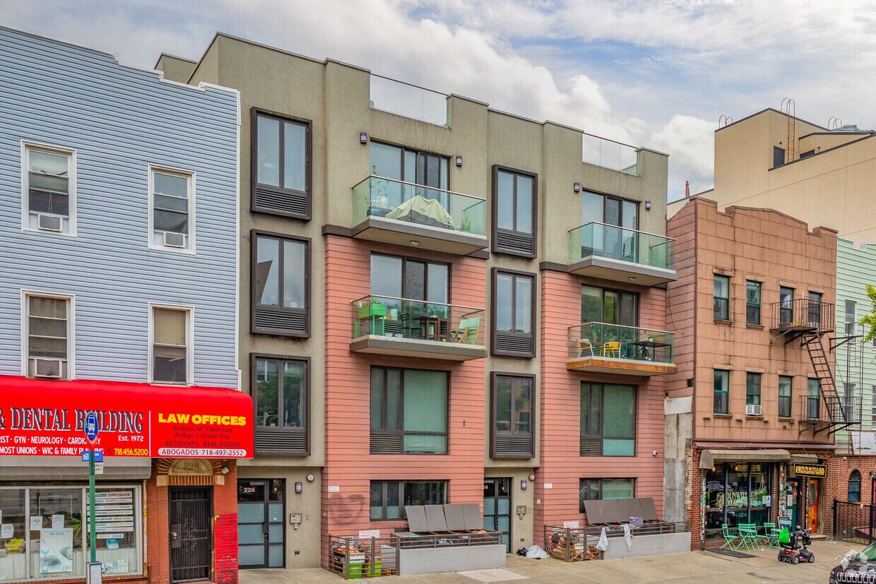 Building Photo - 224-226 Montrose Ave