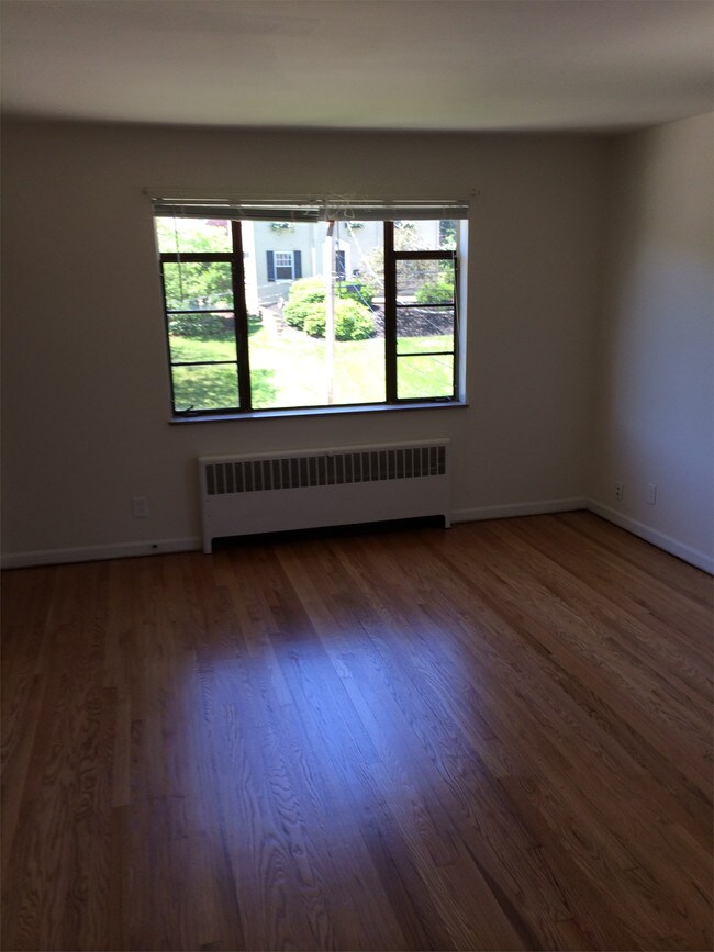 Building Photo - 18 Requardt Ln