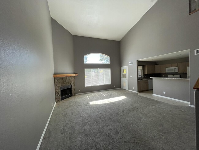 Building Photo - 2125 S Linmar Ct