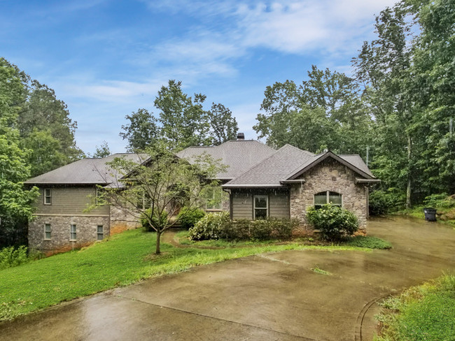 Building Photo - Beautiful home in Valley View with 4BR/4.5BA