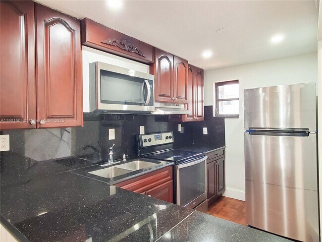 Foto del edificio - 1901 NW South River Dr