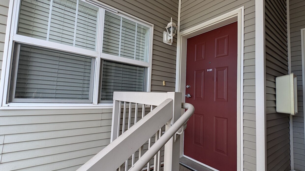 Primary Photo - MOVE-IN SPECIAL! 1/2 off One-Month's Rent ...