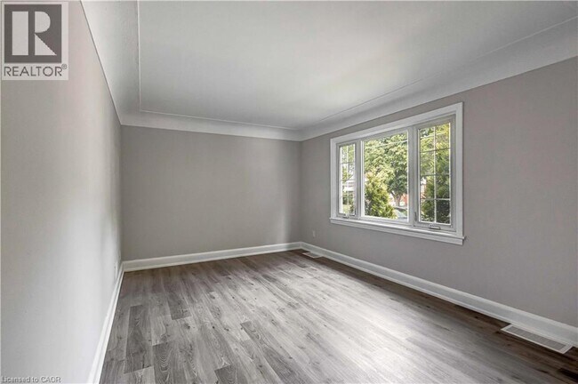 Photo du bâtiment - 44 W 4th St