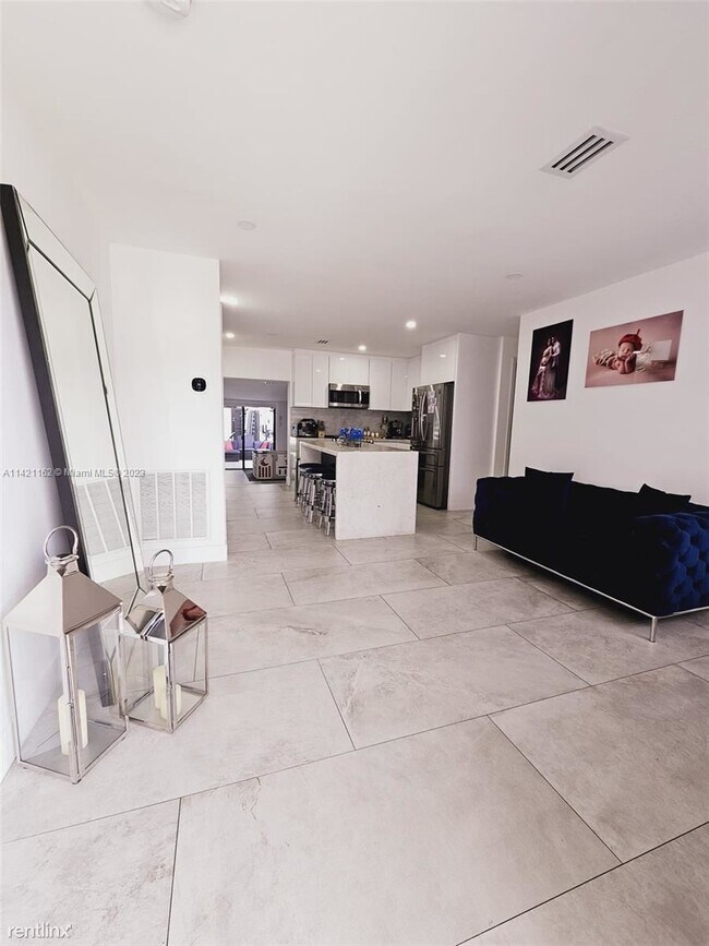 Building Photo - 2 br, 2 bath House - 2321 NW 196th Ter