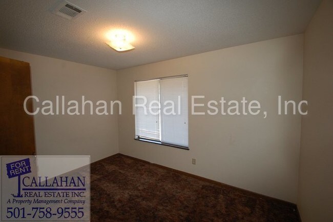 Building Photo - NLR Town house 3 bedroom 2 bath