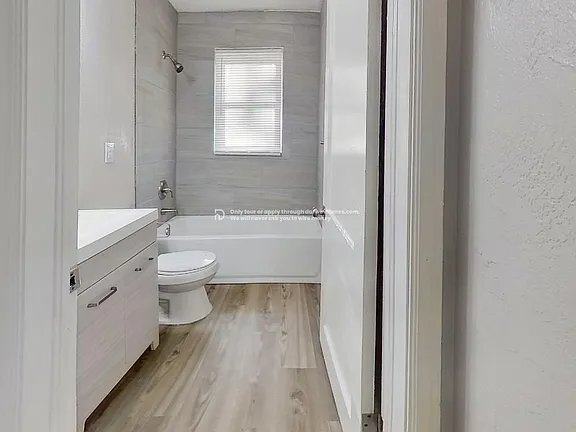 Foto del edificio - 2935 N 63rd St