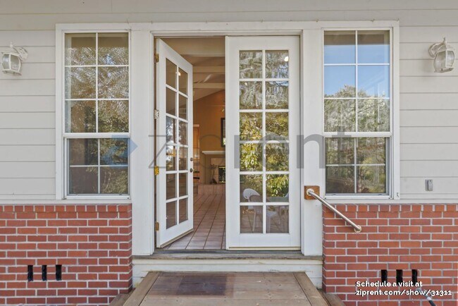 Building Photo - 14971 Quito Rd