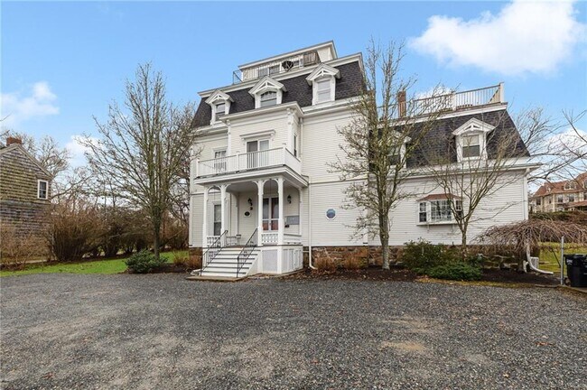 Foto del edificio - 245 Eustis Ave